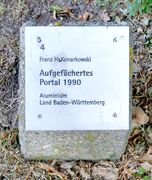 4 Aufgefächertes Portal Tafel.jpg