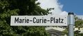 Marie-Curie-Platz Schild 1.jpg